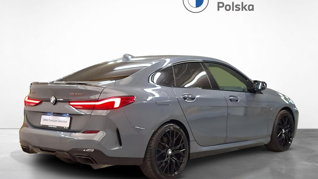 BMW Serii 2, 235