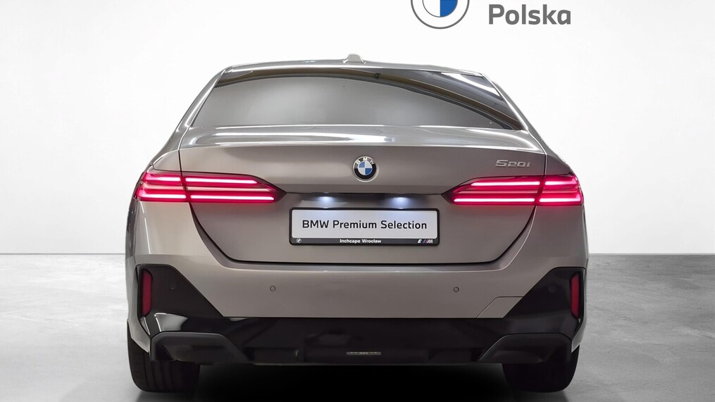 BMW Serii 5, 520