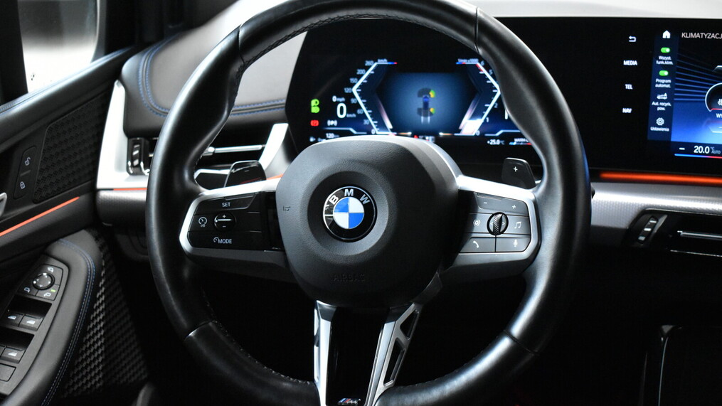 BMW Serii 2, 218