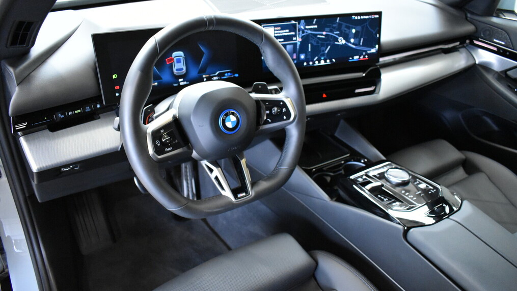 BMW Serii 5, 530