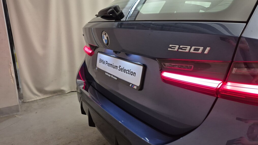 BMW Serii 3, 330
