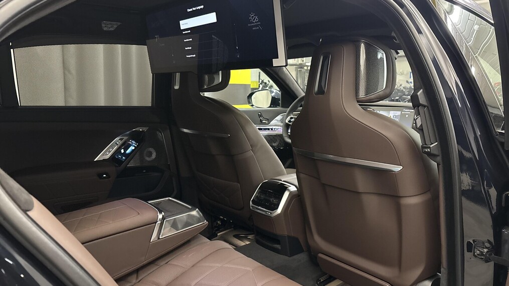 BMW Serii 7, 740