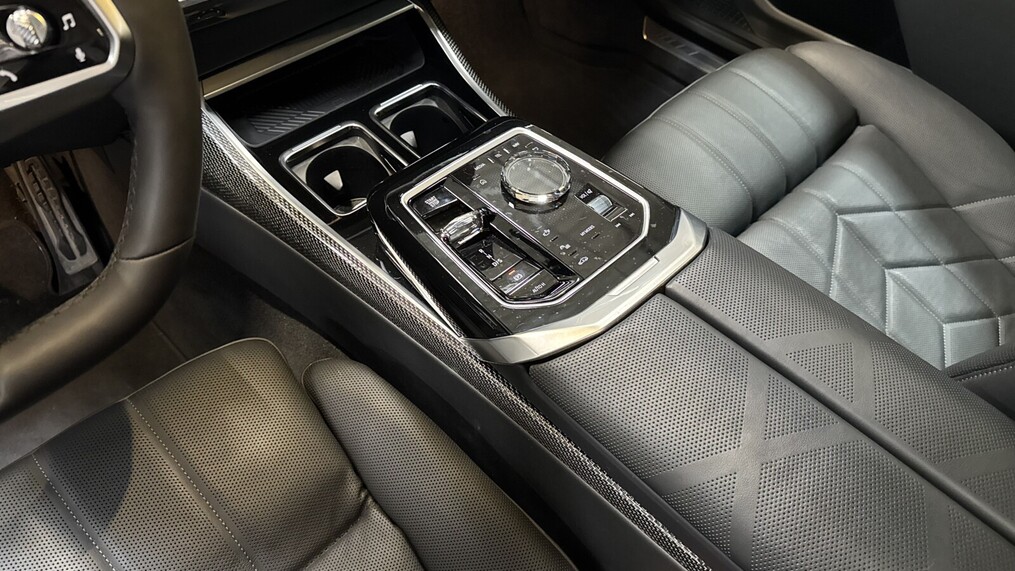 BMW Serii 7, 740