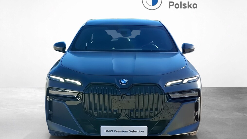 BMW Serii 7, 740
