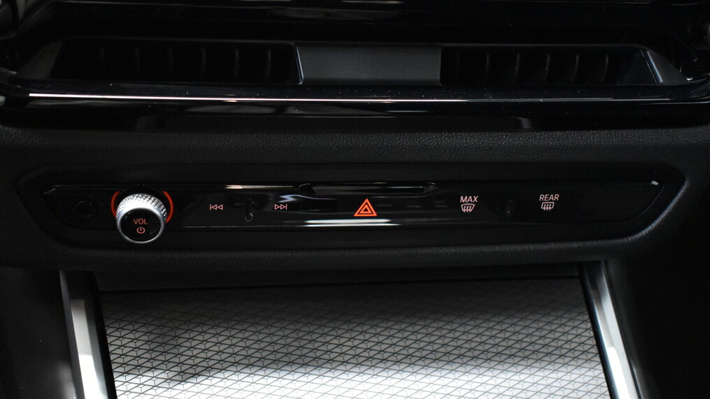 BMW Serii 3, 330