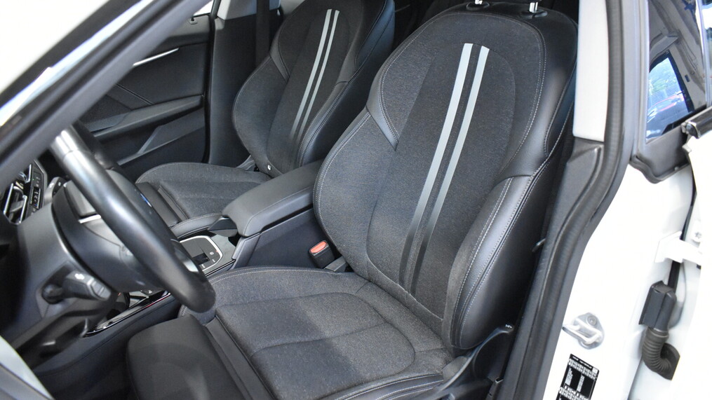BMW Serii 2, 218