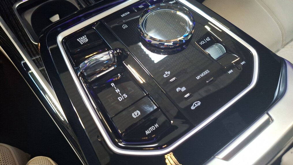 BMW Serii 7, 740