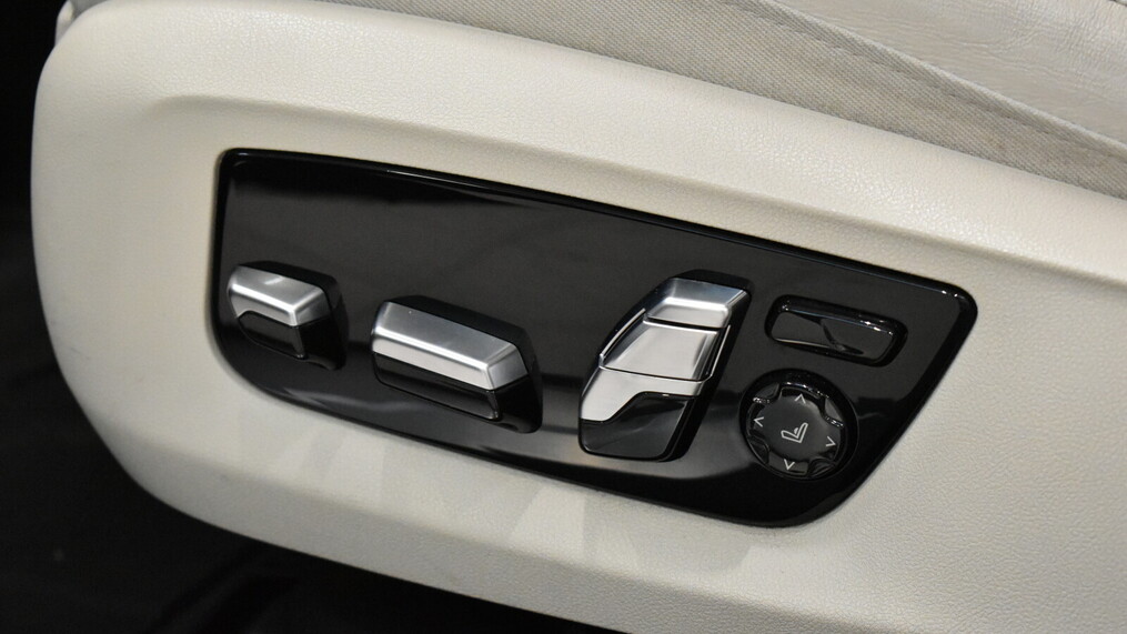 BMW Serii 7, 740