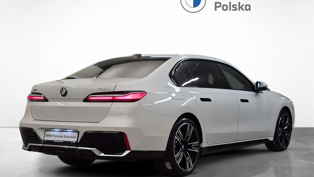 BMW Serii 7, 740