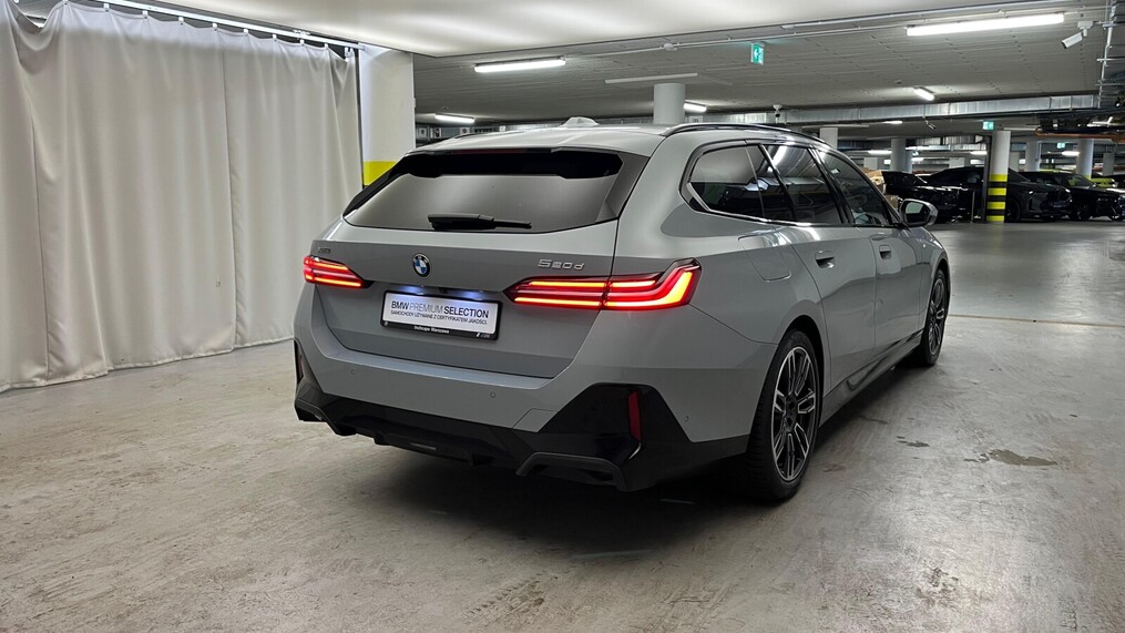 BMW Serii 5, 520