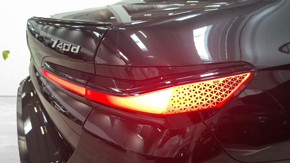 BMW Serii 7, 740