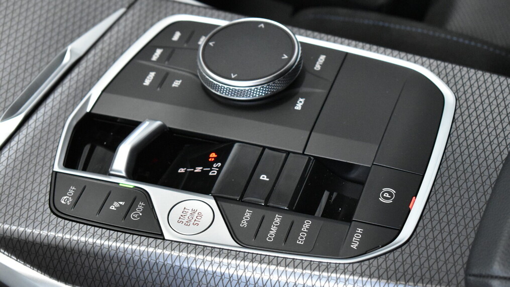 BMW Serii 3, 330