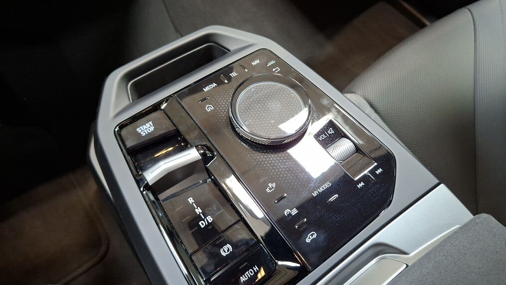 BMW iX