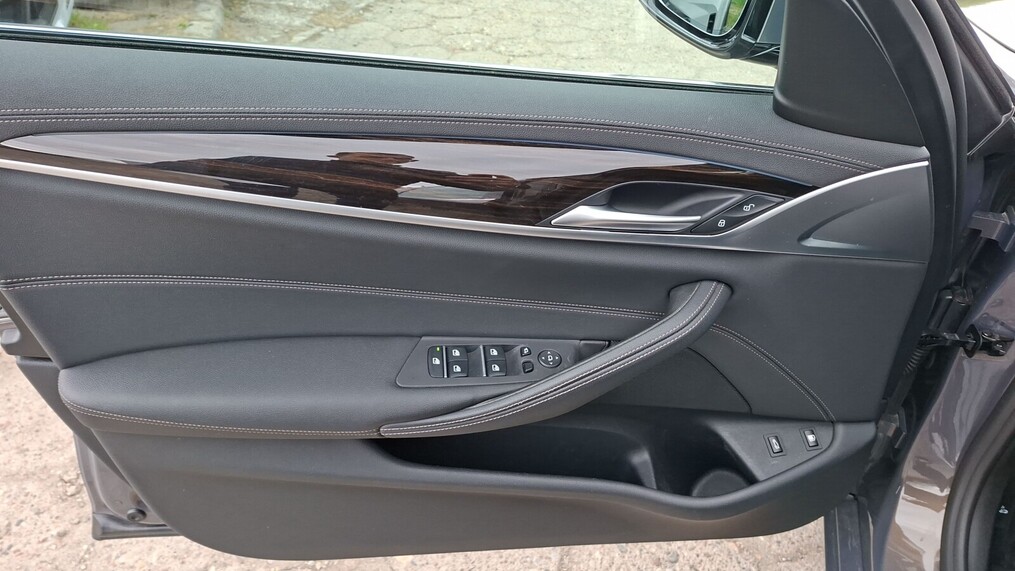 BMW Serii 5, 530