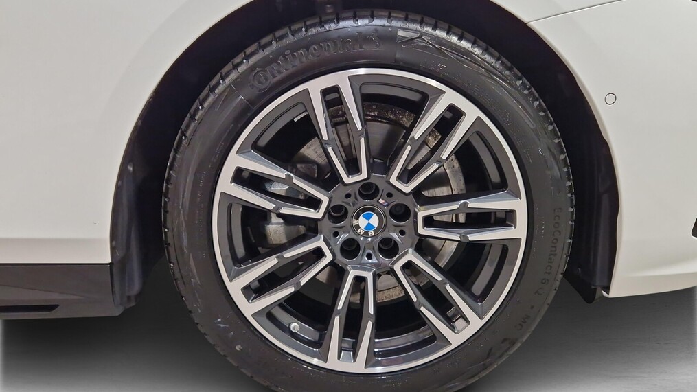 BMW Serii 5, 520