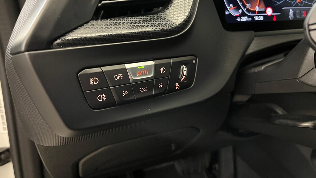 BMW Serii 2, 218