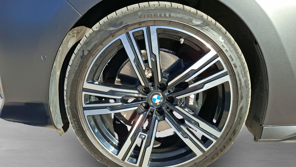 BMW Serii 7, 740
