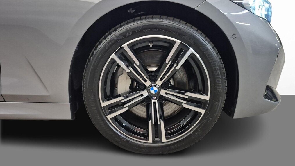 BMW Serii 3, 330