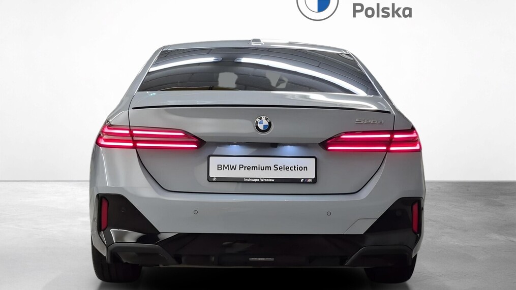 BMW Serii 5, 520