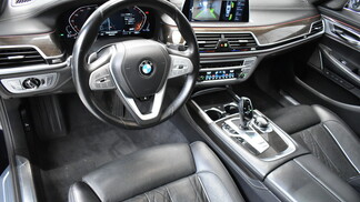BMW Serii 7, 740
