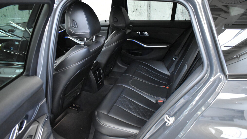 BMW Serii 3, 330