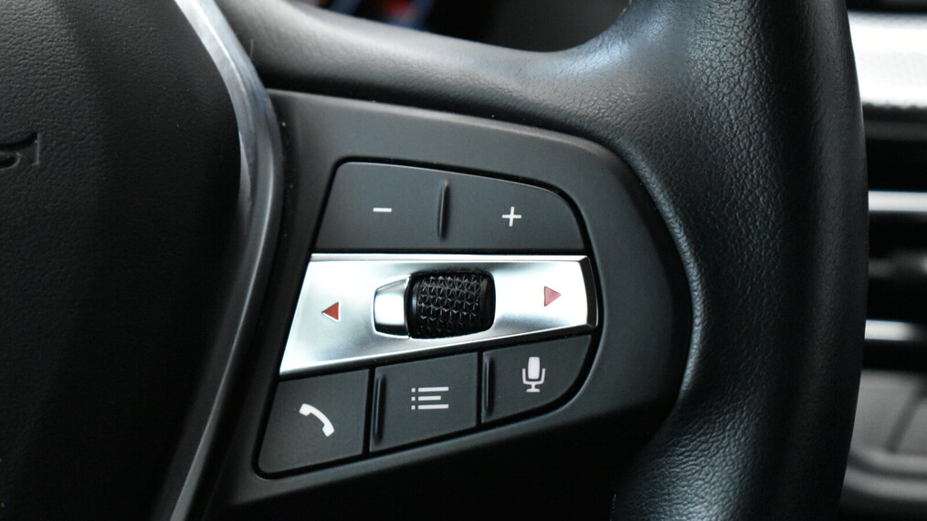 BMW Serii 2, 218