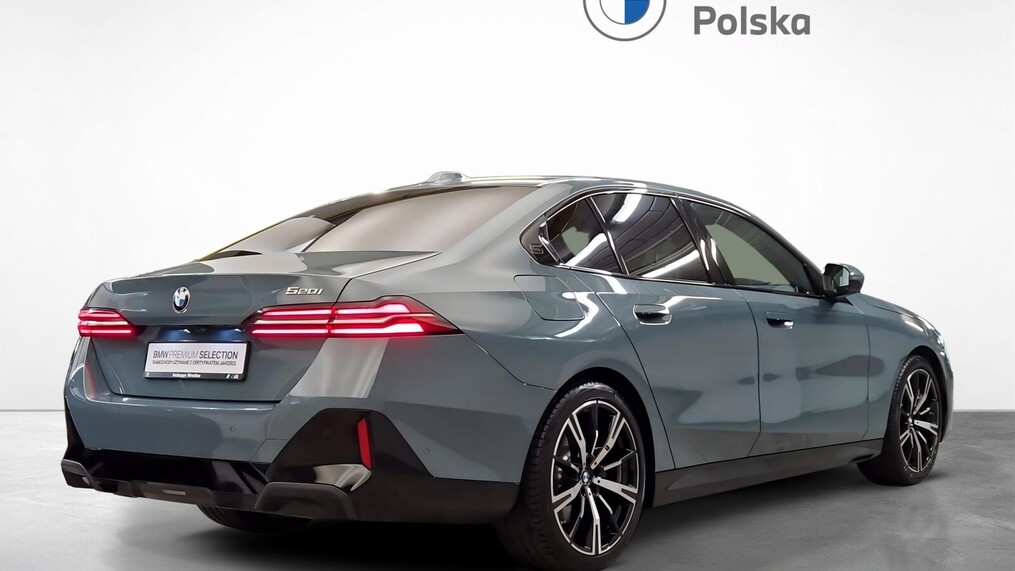BMW Serii 5, 520