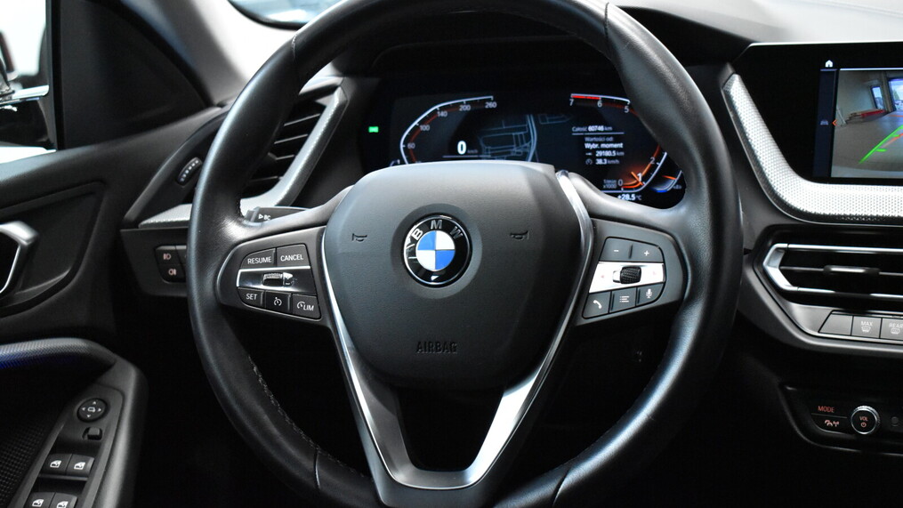 BMW Serii 2, 218