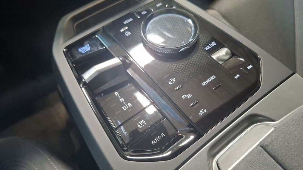 BMW iX