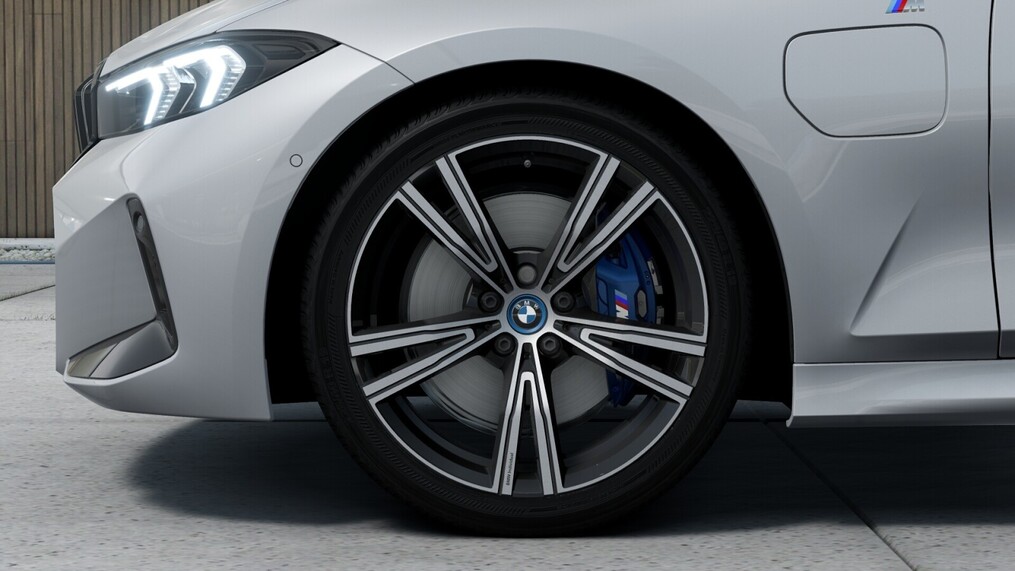 BMW Serii 3, 330