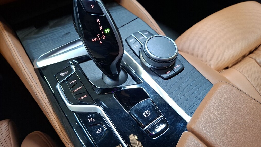 BMW Serii 5, 520