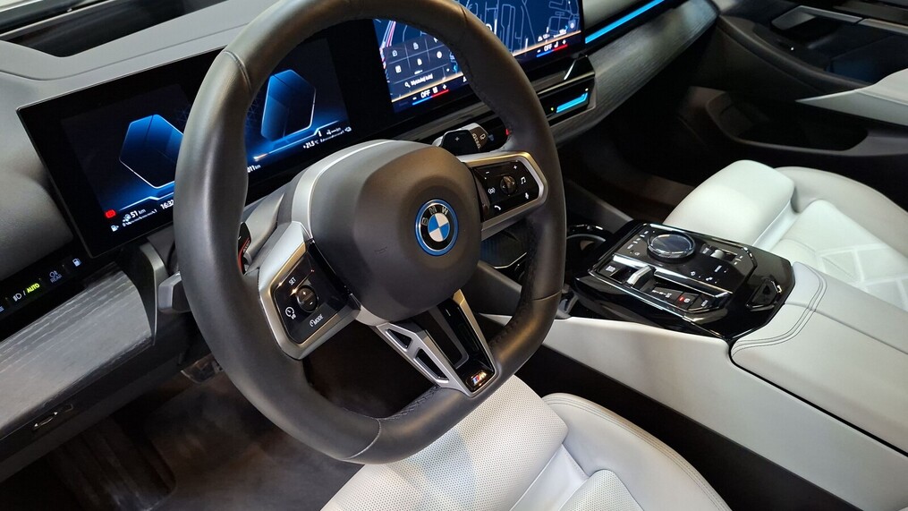 BMW Serii 5, 530