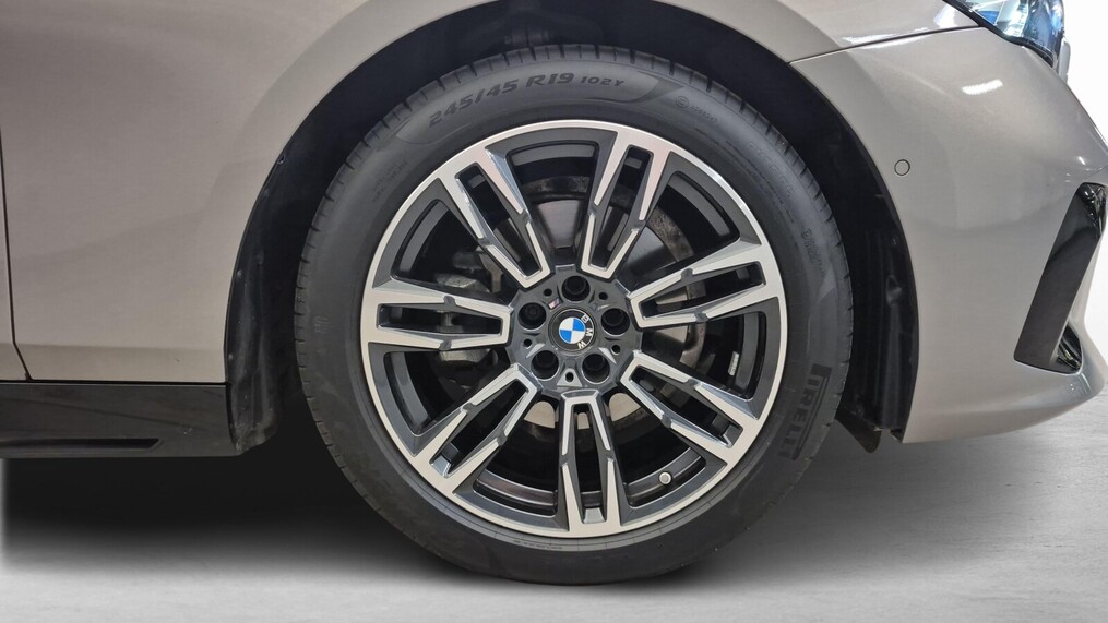 BMW Serii 5, 520