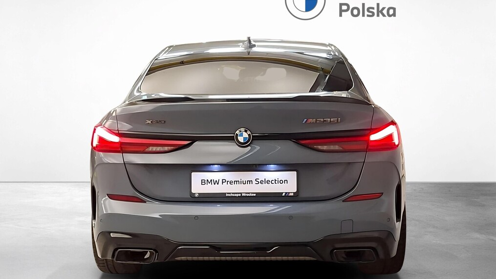 BMW Serii 2, 235