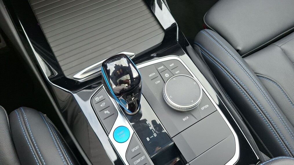 BMW iX3