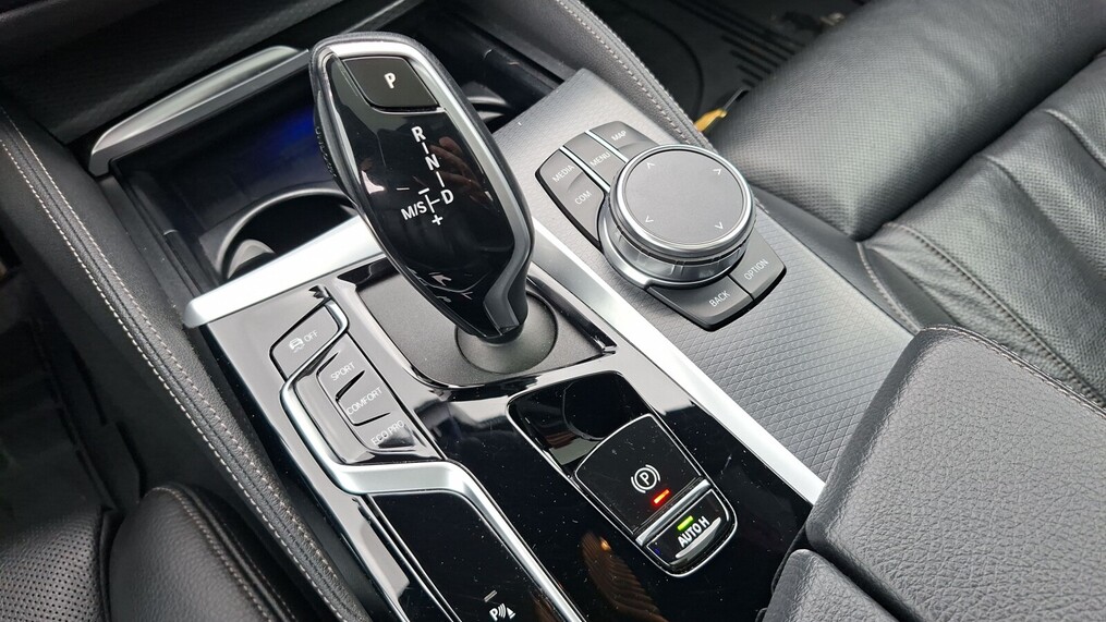 BMW Serii 5, 520