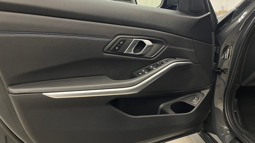 BMW Serii 3, 320