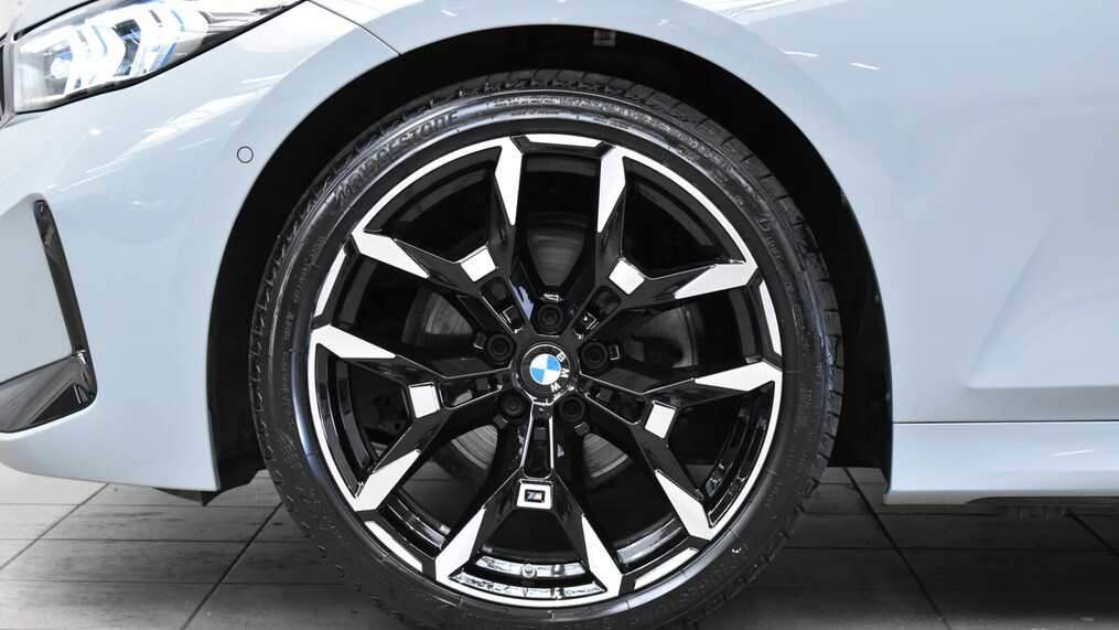 BMW Serii 3, 320