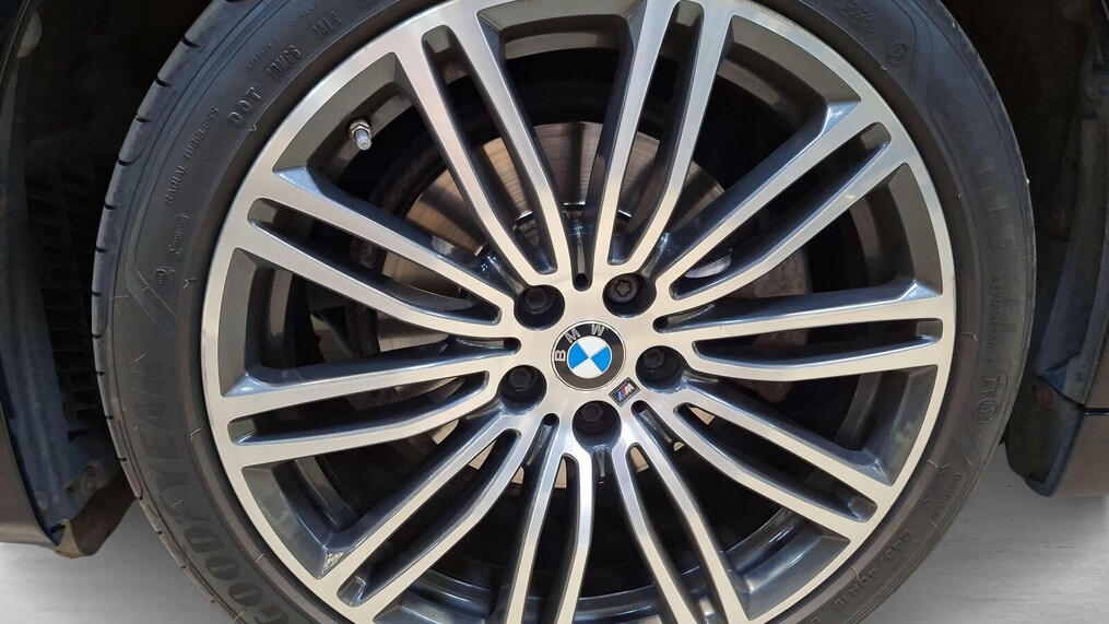 BMW Serii 5, 520
