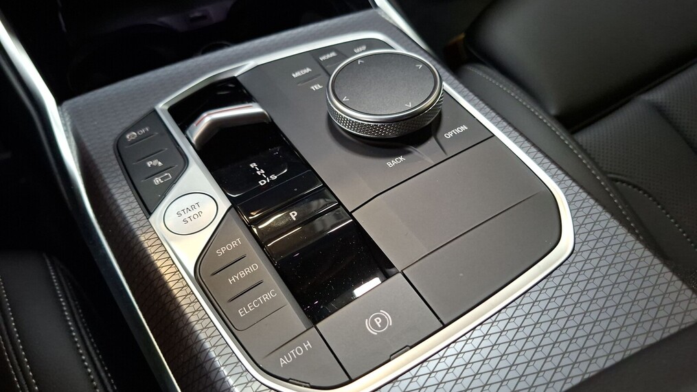 BMW Serii 3, 330