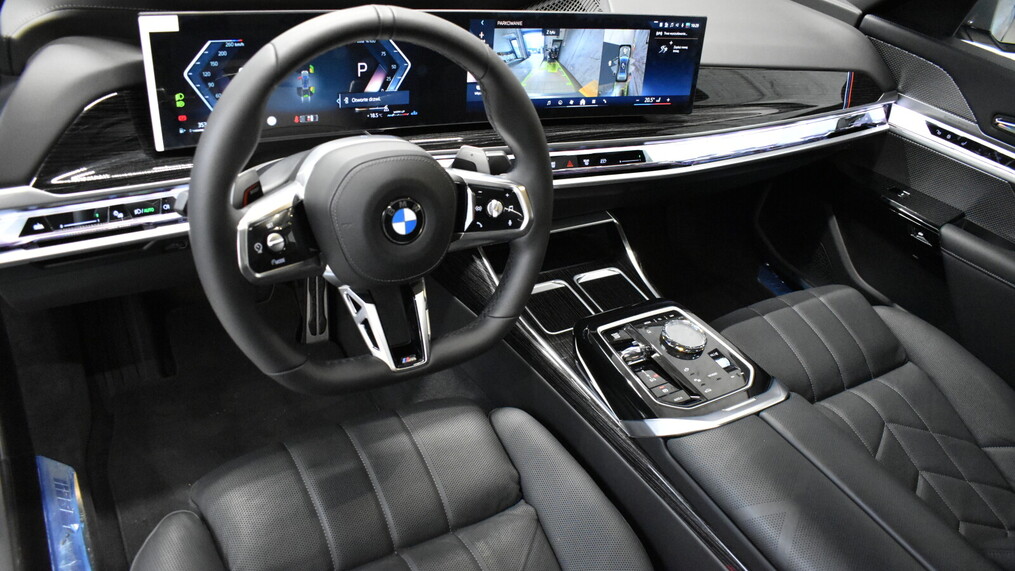 BMW Serii 7, 740