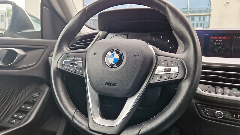 BMW Serii 2, 218