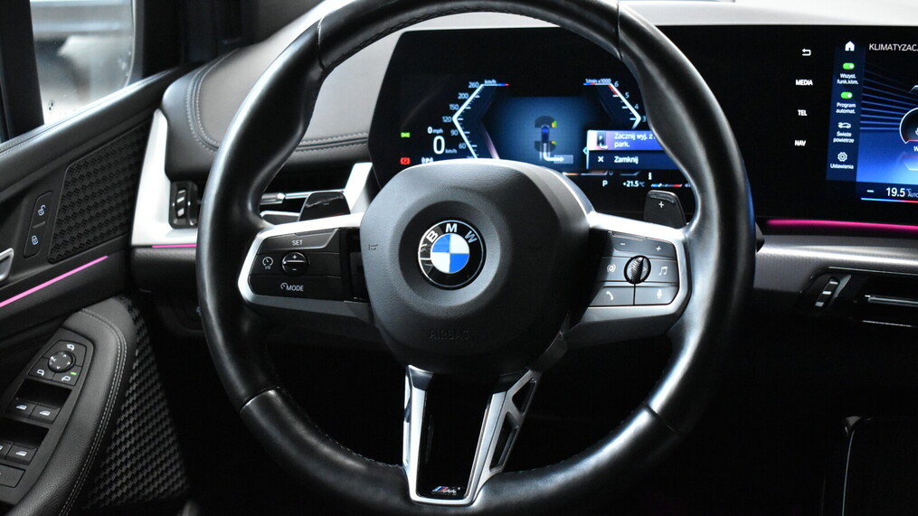BMW Serii 2, 218
