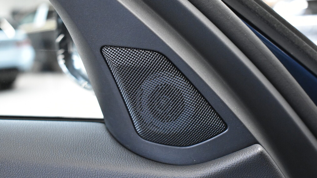 BMW Serii 3, 330