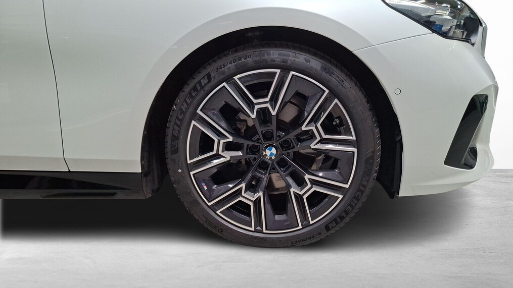 BMW Serii 5, 520