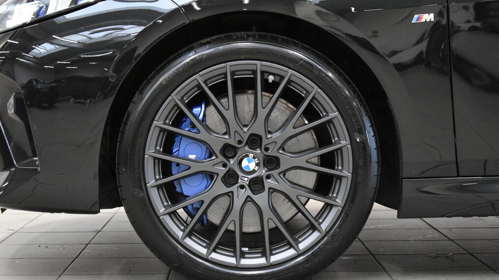 BMW Serii 2, 235