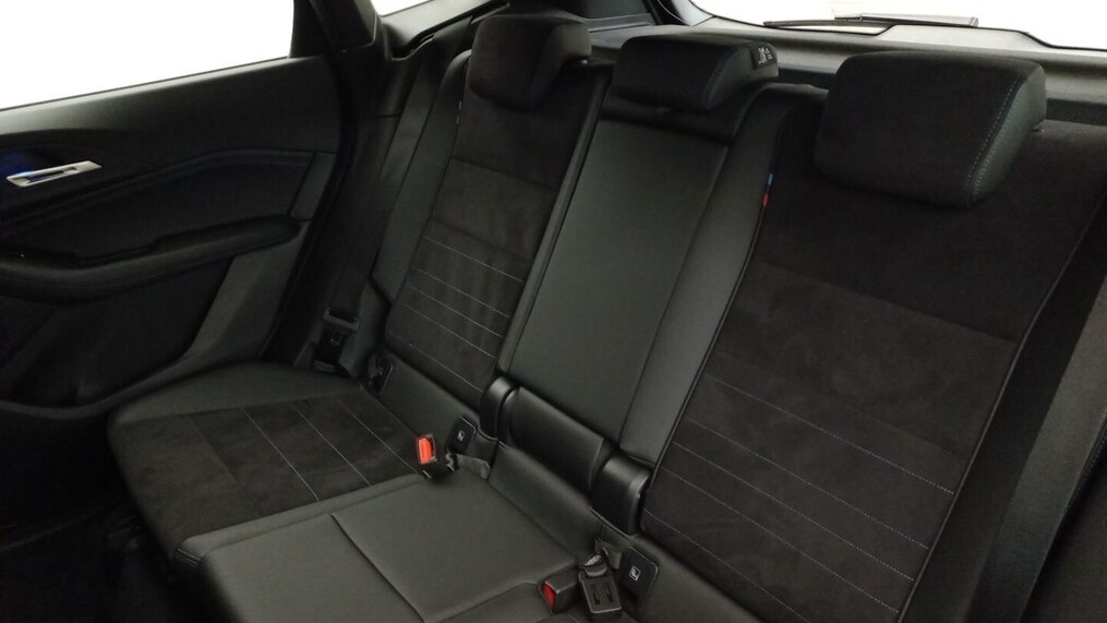 BMW Serii 2, 218