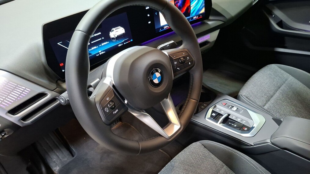 BMW Serii 2, 218