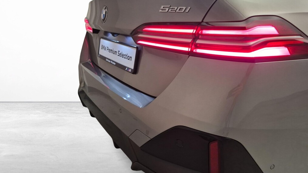 BMW Serii 5, 520