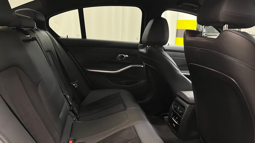 BMW Serii 3, 320